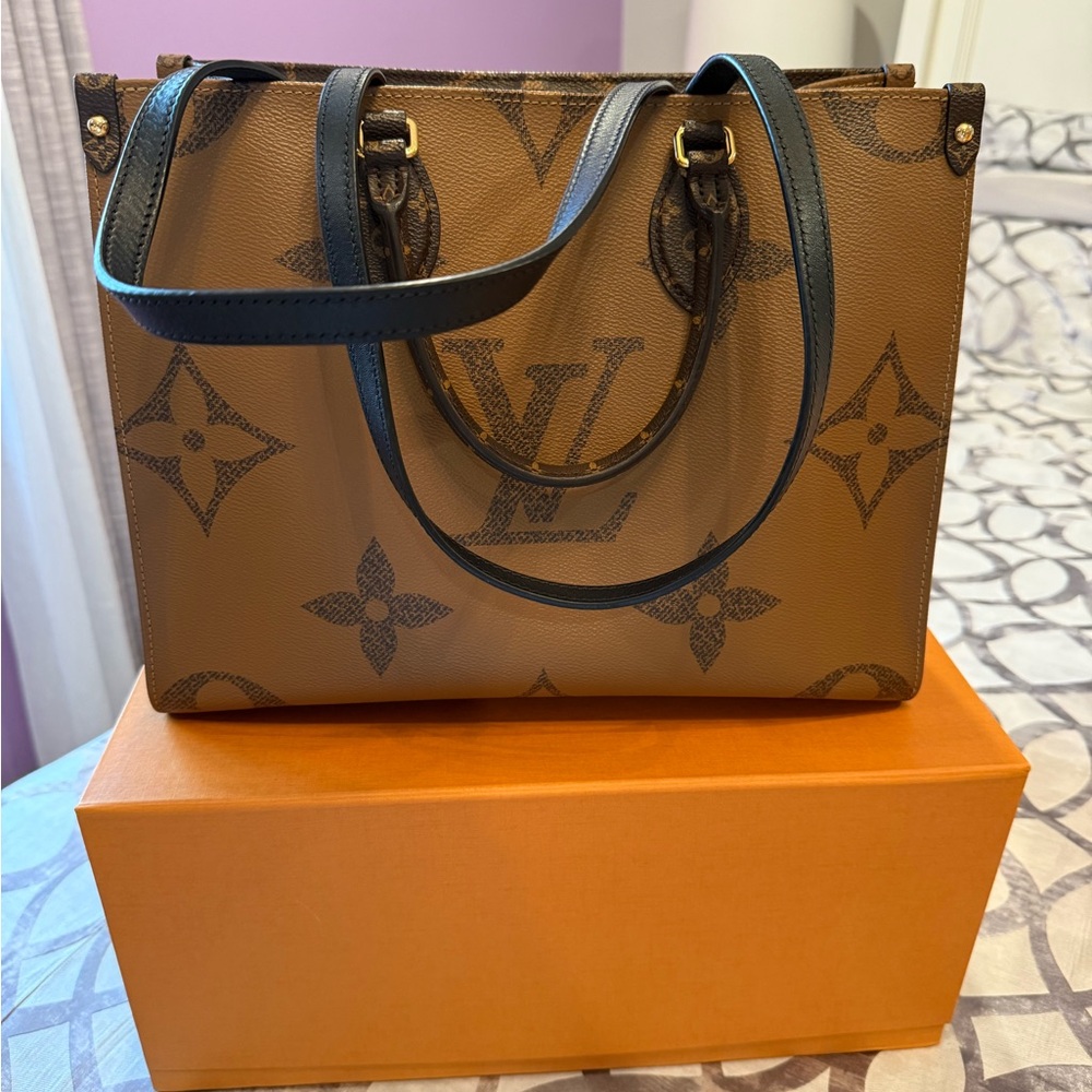 Louis Vuitton On The Go MM Tote - Picture 3 of 17